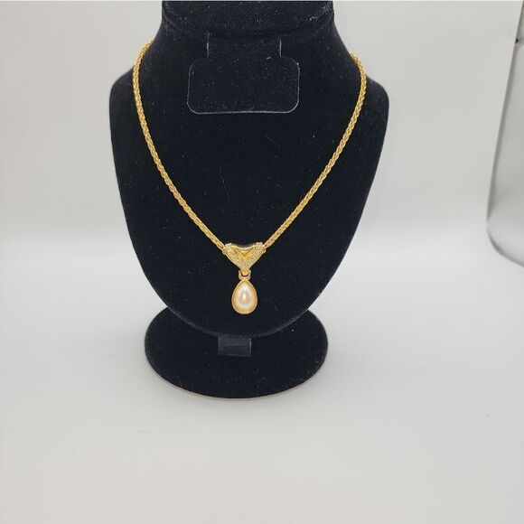 Vintage Monet Pendant drop Made W/11 Swarovski Crystals On Top the pendant - Picture 4 of 9